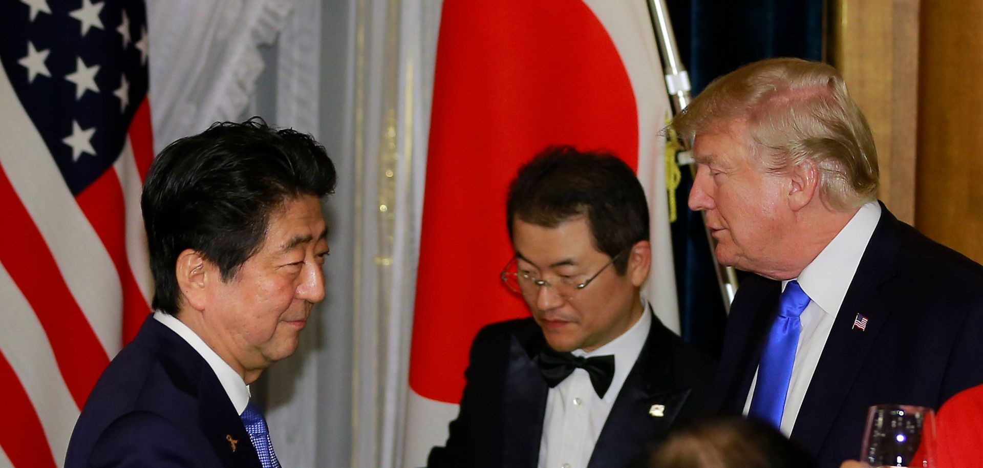 U.S. President Donald Trump toasts Japanese Prime Minister Shinzo Abe (L) at a welcome dinner at Akasaka Palace, Tokyo, Nov. 6.