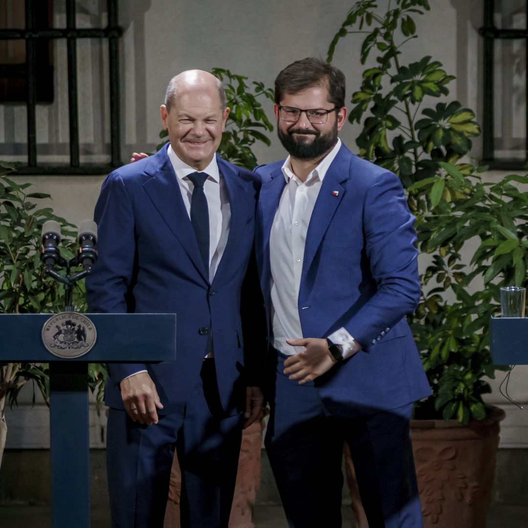 Chilean President Gabriel Boric (right) and German Chancellor Olaf Scholz (left) pose after holding a joint press conference at the Palacio de La Moneda in Santiago, Chile, on Jan. 29, 2023. 